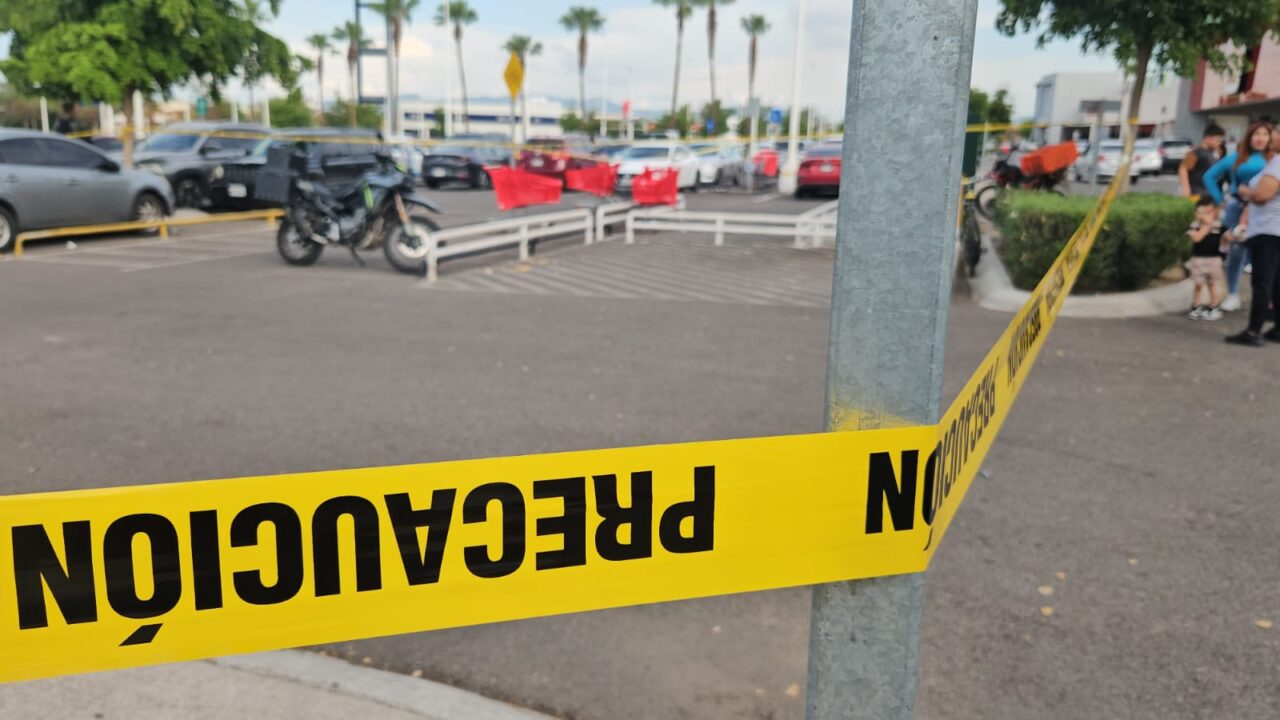 INTENTO DE ‘LEVANTON’ EN PLAZA COMERCIAL TERMINA CON UN JOVEN HERIDO Y OTRO DESAPARECIDO