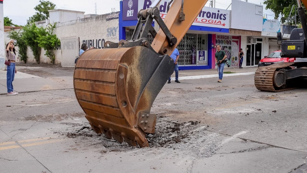 YA INICIÓ LA INVESTIGACIÓN FORENSE DE LA CALLE CUAUHTÉMOC EN GUASAVE, REVELA FUGAS DE AGUA: SÍNDICO PROCURADOR