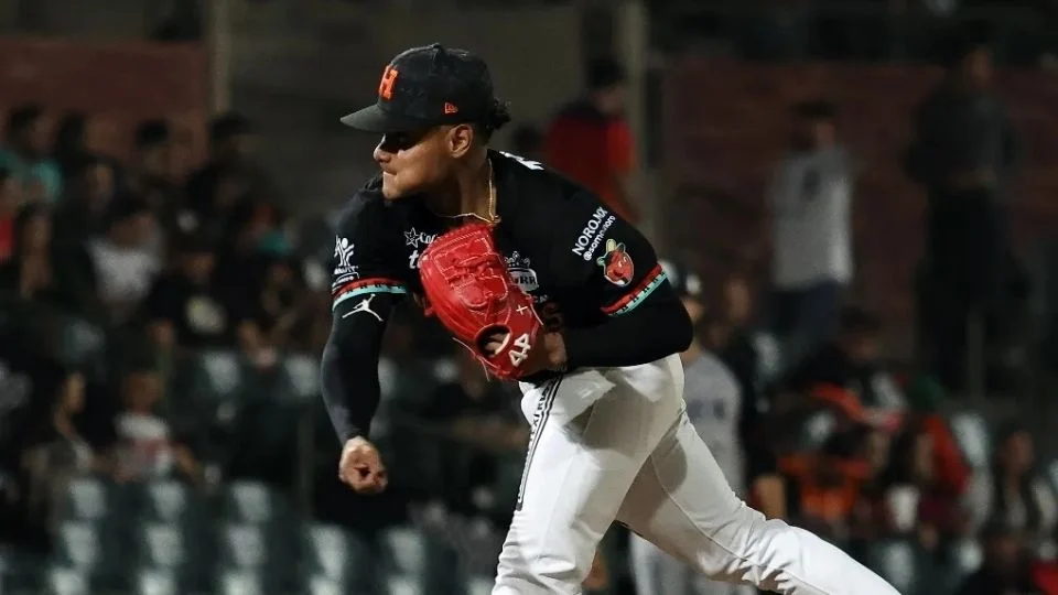 ANUNCIA OTRA INCORPORACIÓN EL LANZADOR COLOMBIANO DANIS CORREA