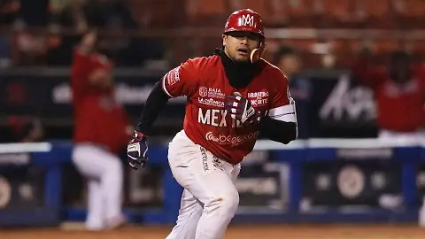 LUIS SANTOS, AGILIDAD EN EL INFIELD EMPLUMADO